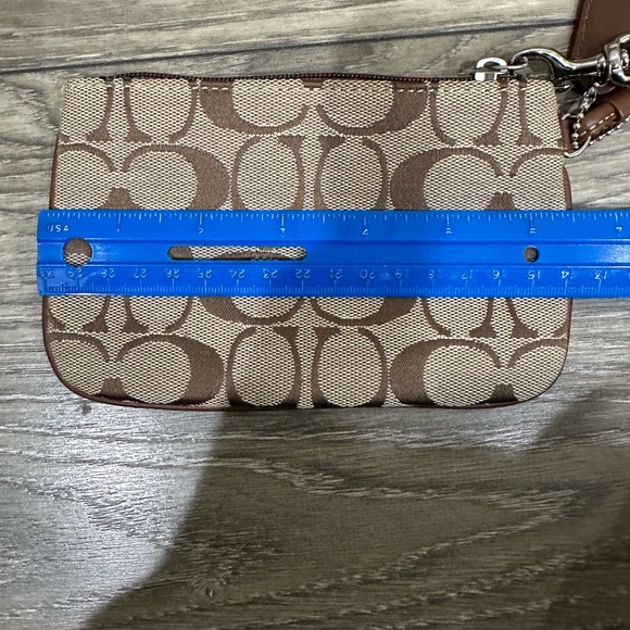 👜👜Vintage Coach Wristlet - Signature C Print Pattern - Picture 4 of 7